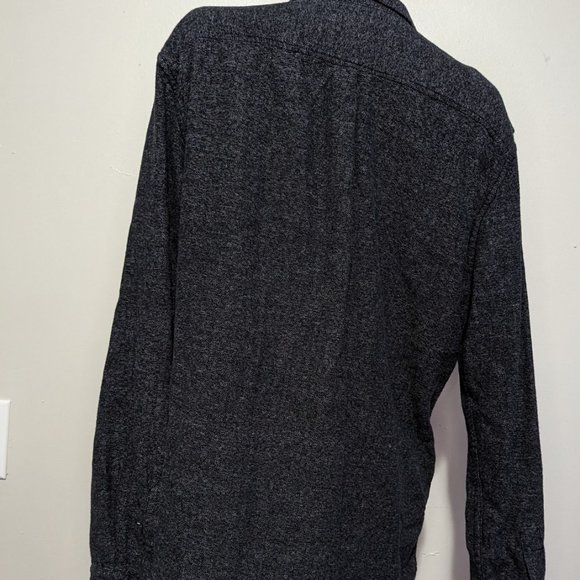 On the Byas Mens XL Button Down Cotton Shirt EUC Dark Blue Pattern Breast Pocket - Picture 8 of 8